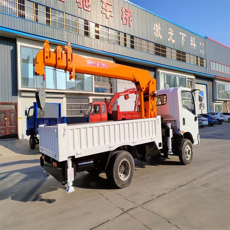 麻豆区三轮随车吊定制 农用改装机自备吊中瑞长期出售